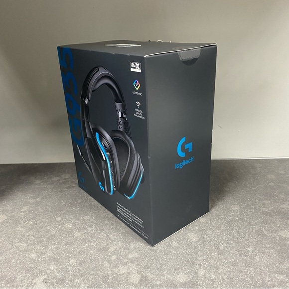 Logitech - G935 RF Wireless Gaming Headset with Microphone (Black) BNIB - Picture 2 of 6